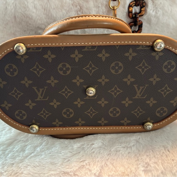 Louis Vuitton - Picture 10 of 13